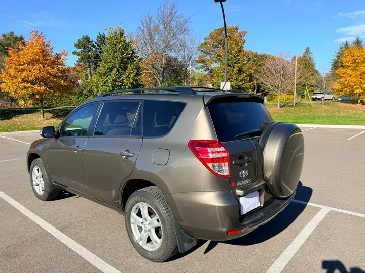 Toyota Rav4 2012 photo 5