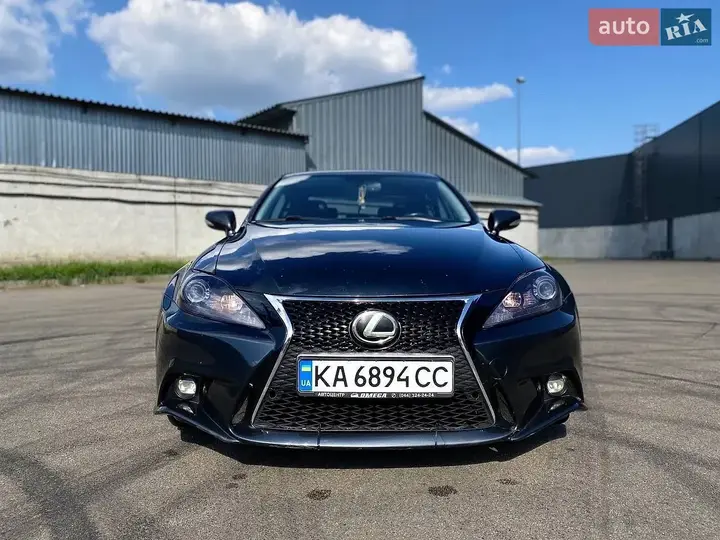 Lexus Is 2011 photo 2