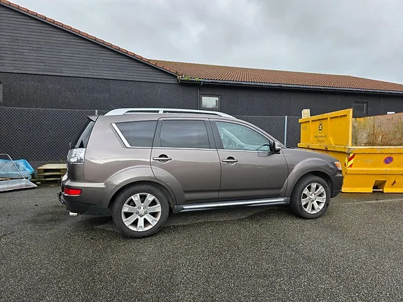 Mitsubishi Outlander 2010 photo 3