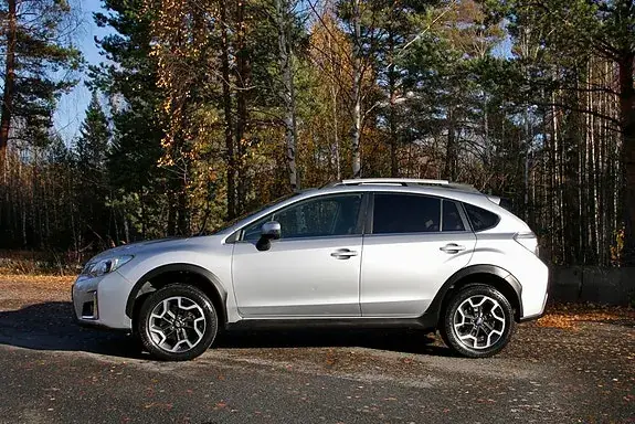 Subaru Xv 2016 photo 2