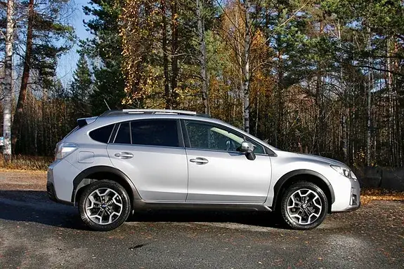 Subaru Xv 2016 photo 3