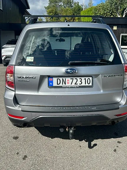 Subaru Forester 2011 photo 2