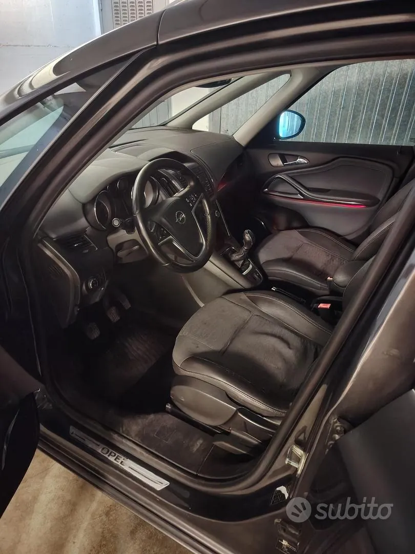 Opel Zafira 2012 photo 2