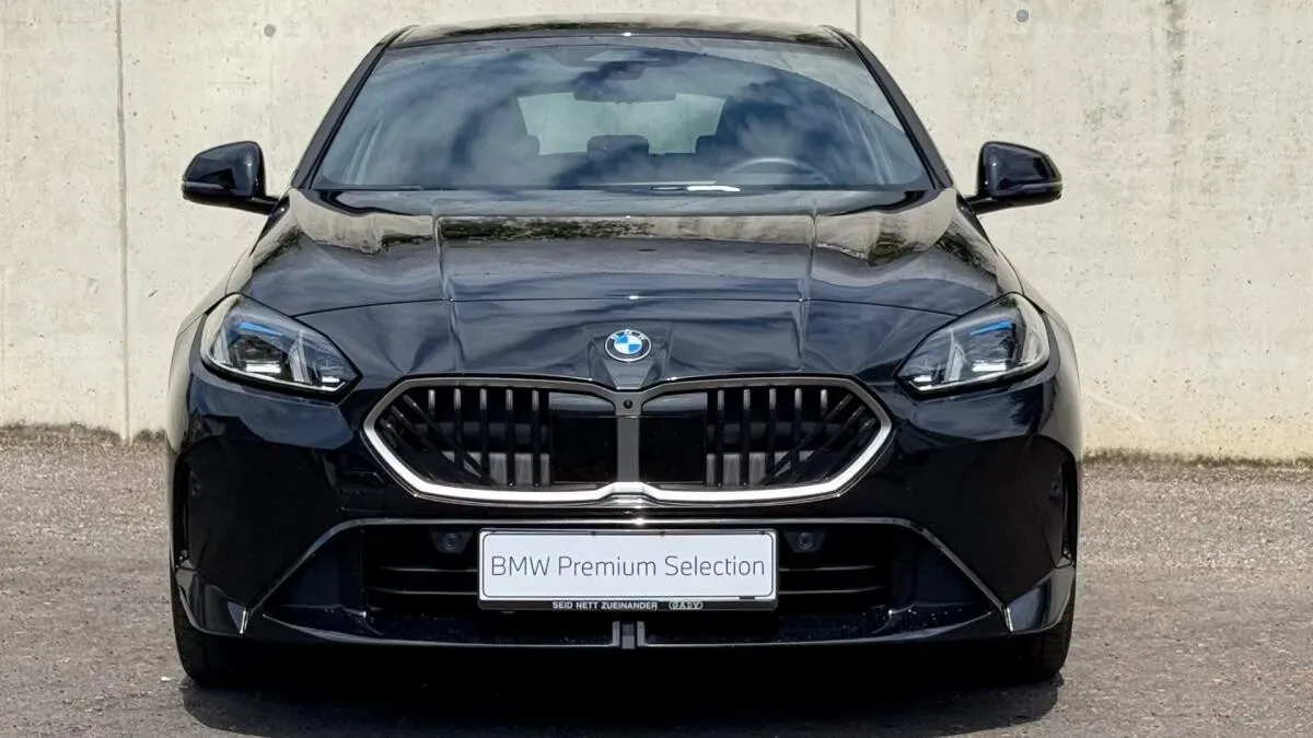 BMW 1 Series 2025 photo 2