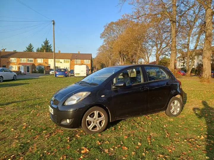 Toyota Yaris 2010 photo 3