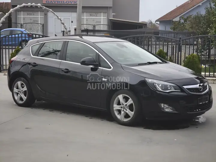 Opel Astra J 2011 photo 5