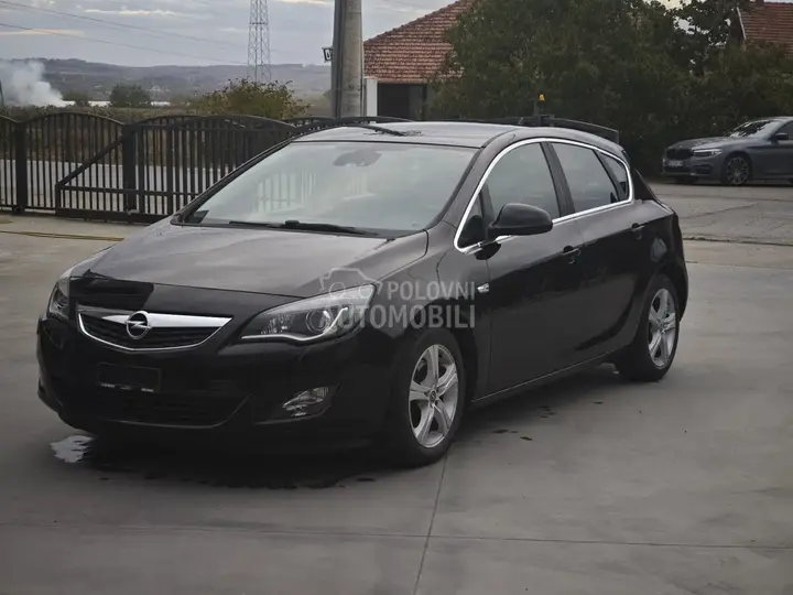 Opel Astra J 2011 photo 2