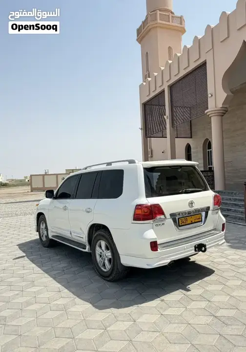 Toyota Land Cruiser 2013 photo 2