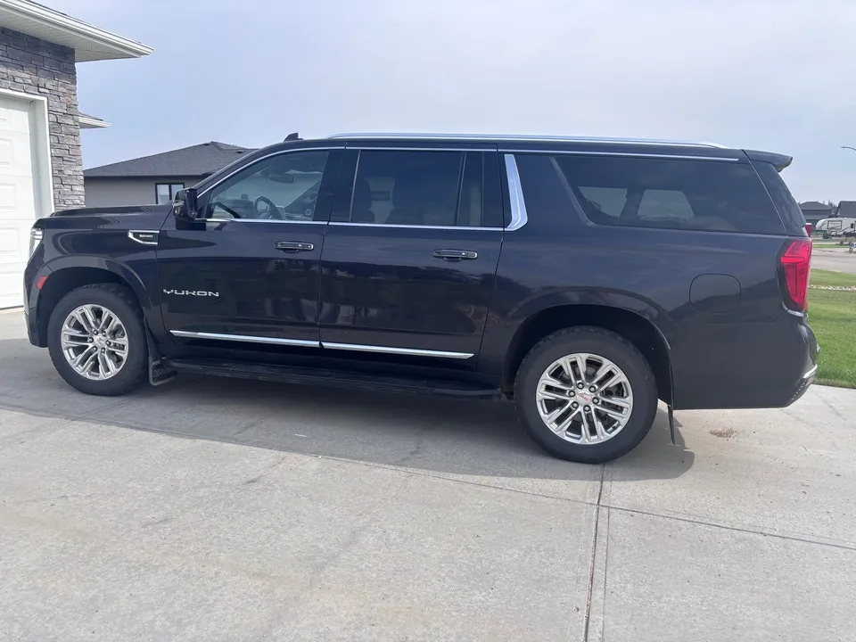 GMC Yukon Xl 2023 photo 2