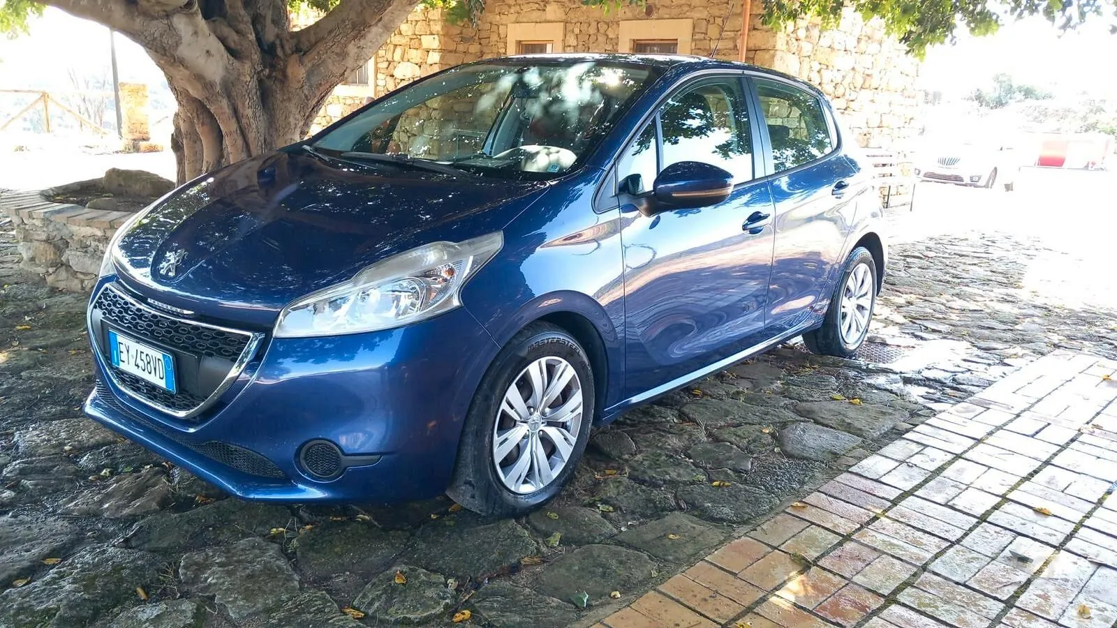 Peugeot 208 2015 photo 5