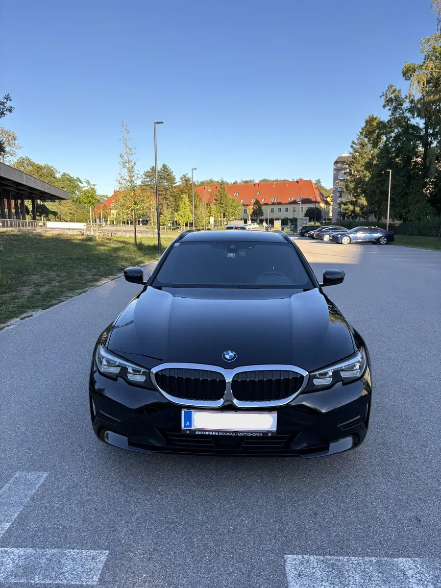 BMW 3 Series 2021 photo 3