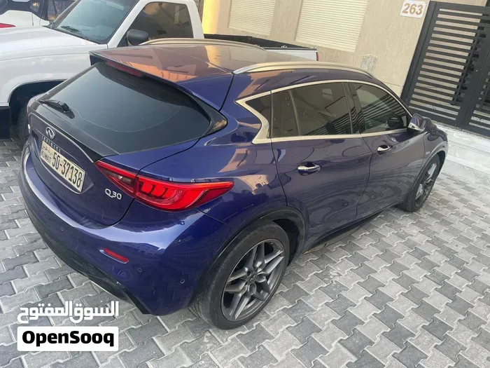 Infiniti Q30 2017 photo 2