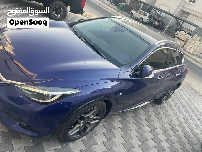 Infiniti Q30