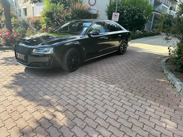 Audi A8 2014 photo 3