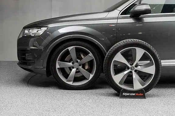 Audi Q7 2016 photo 5