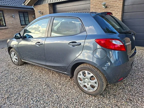 Mazda 2 2008 photo 2