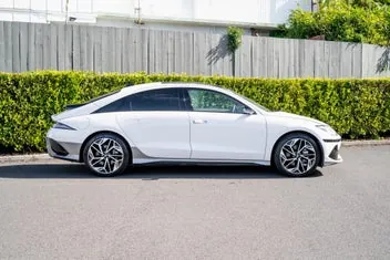 Hyundai Ioniq 6 2023 photo 3