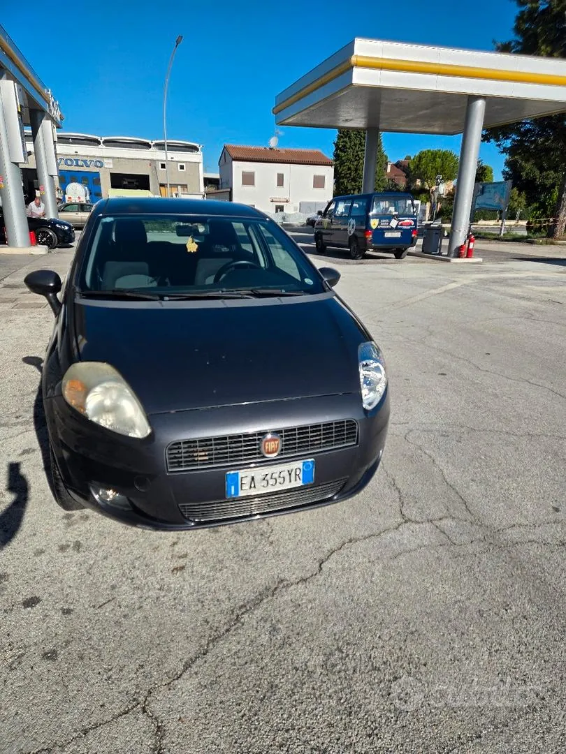 Fiat Grande Punto 2009 photo 2