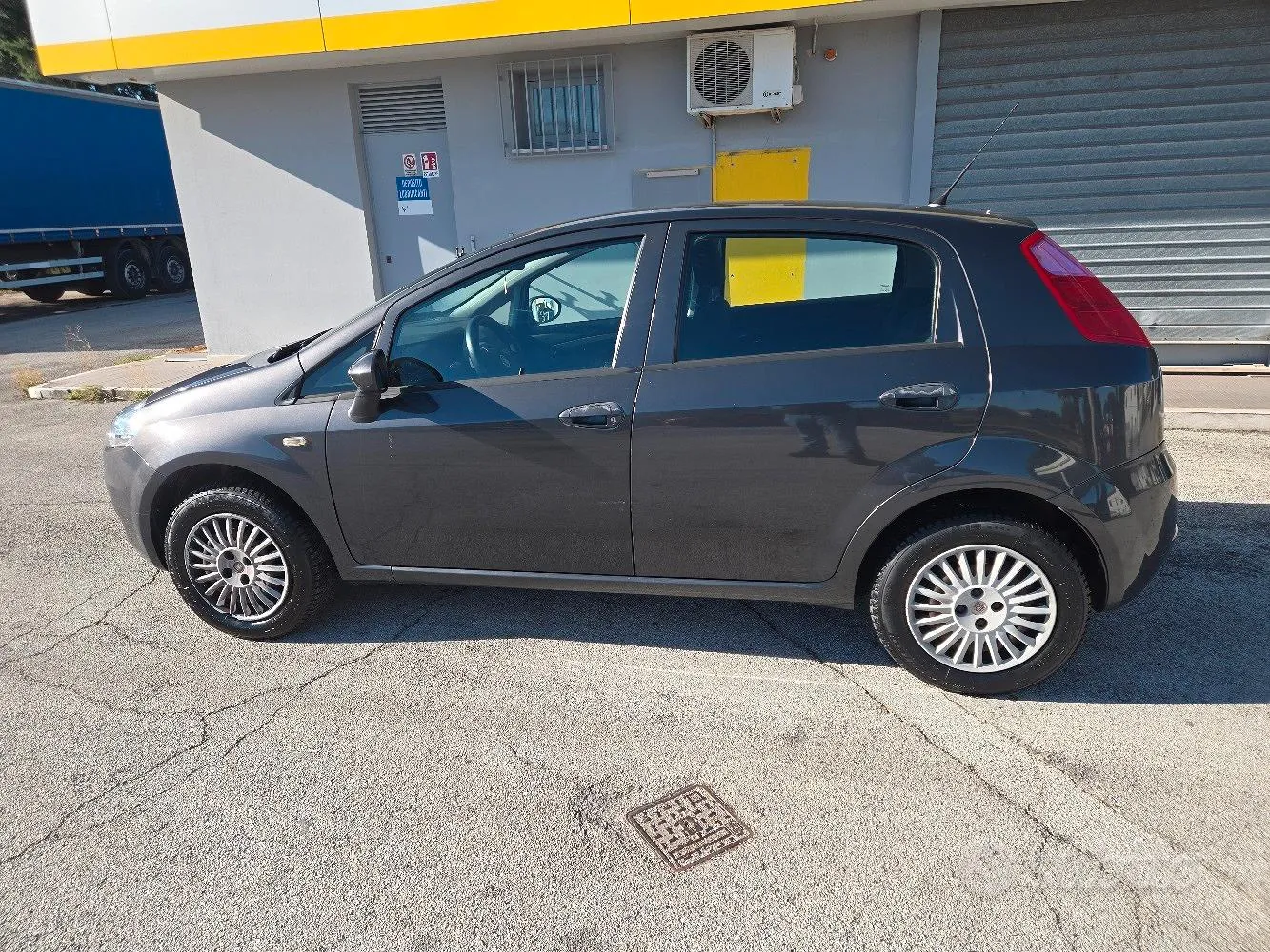 Fiat Grande Punto 2009 photo 4