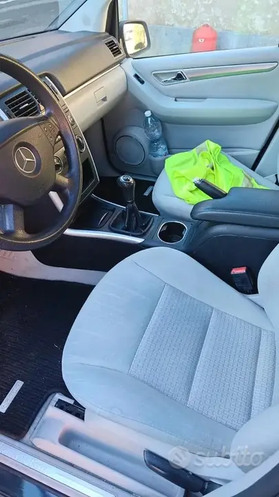 Mercedes-Benz B180 2010 photo 3
