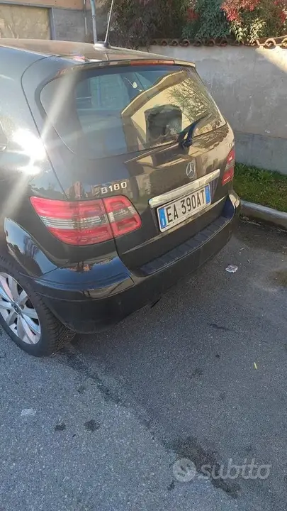 Mercedes-Benz B180 2010 photo 2