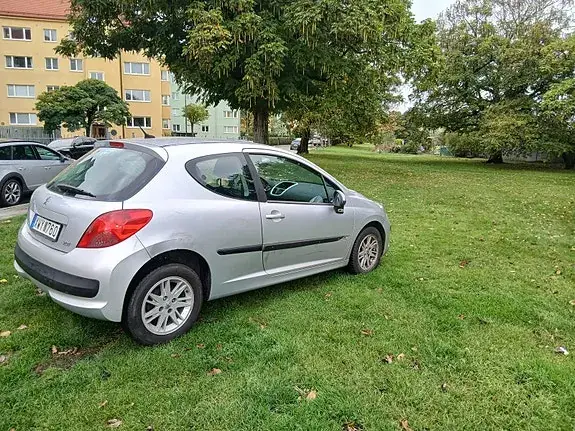 Peugeot 207 2006 photo 3