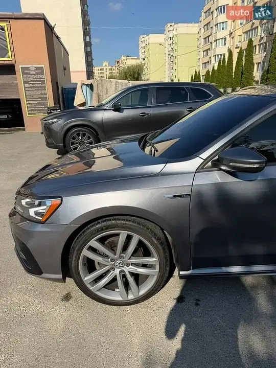 Volkswagen Passat 2018 photo 2