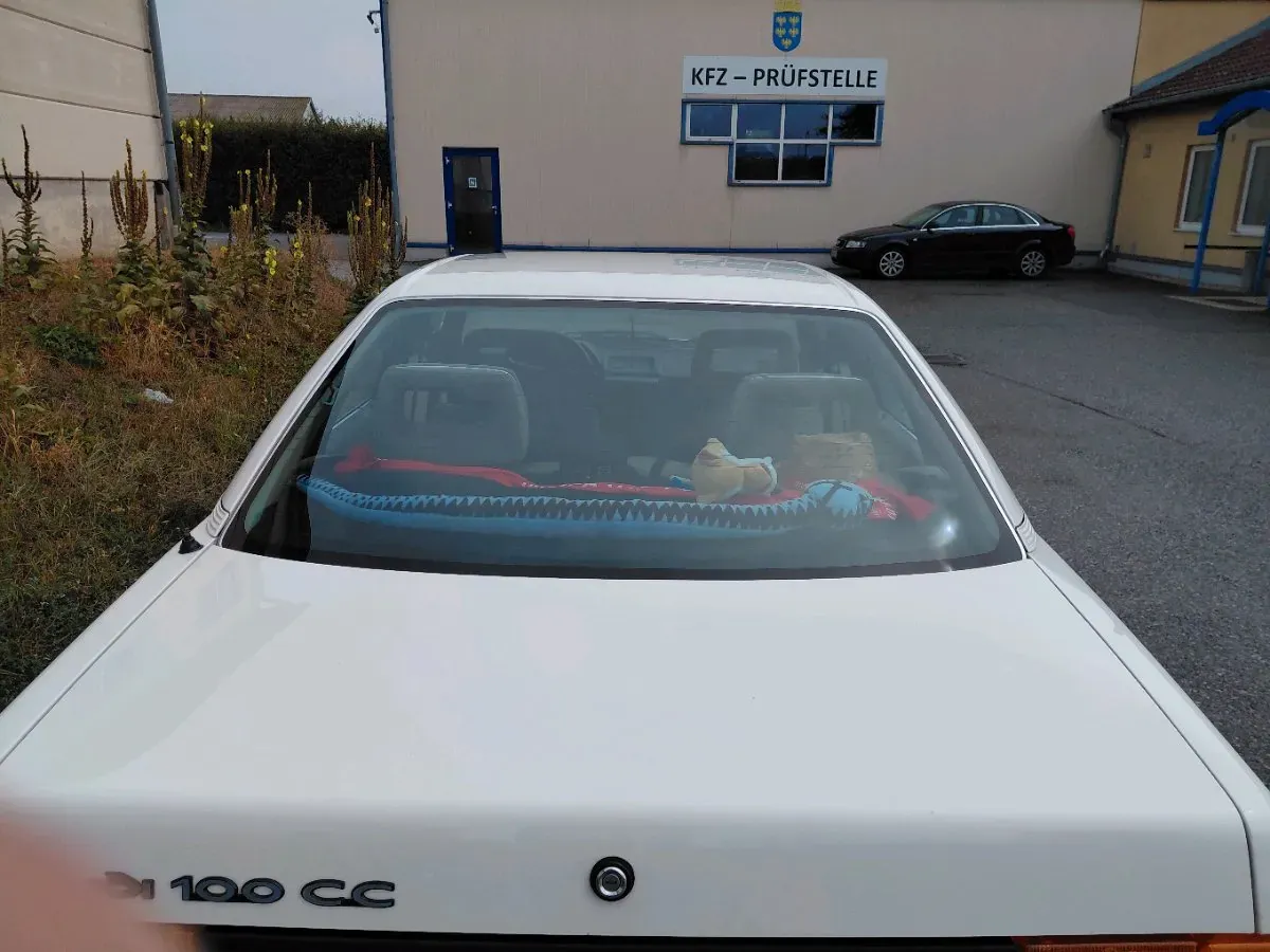 Audi 100 1983 photo 3