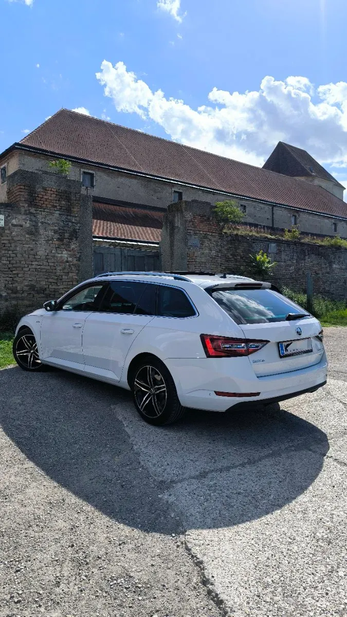 Skoda Superb 2018 photo 2