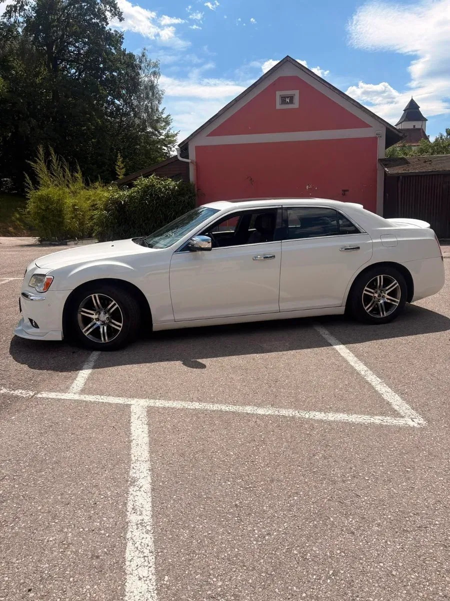 Lancia Thema 2011 photo 3