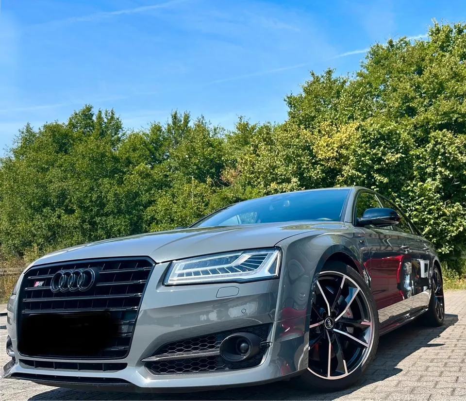 Audi S8