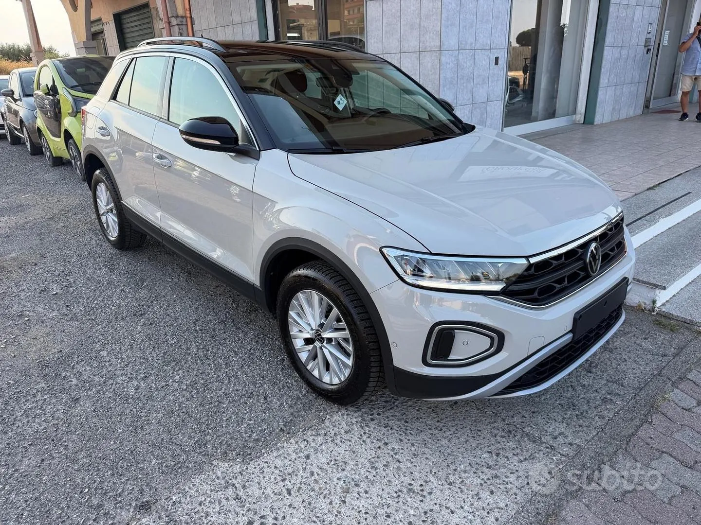Volkswagen T-Roc 2023 photo 2