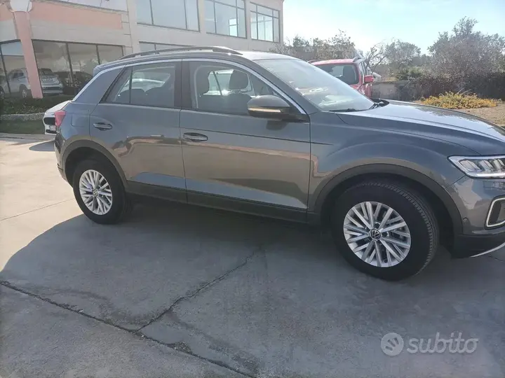 Volkswagen T-Roc 2023 photo 4