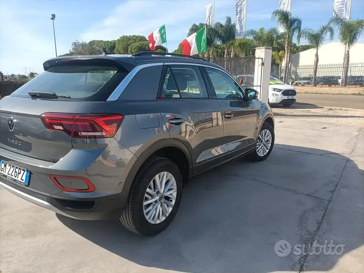 Volkswagen T-Roc 2023 photo 3