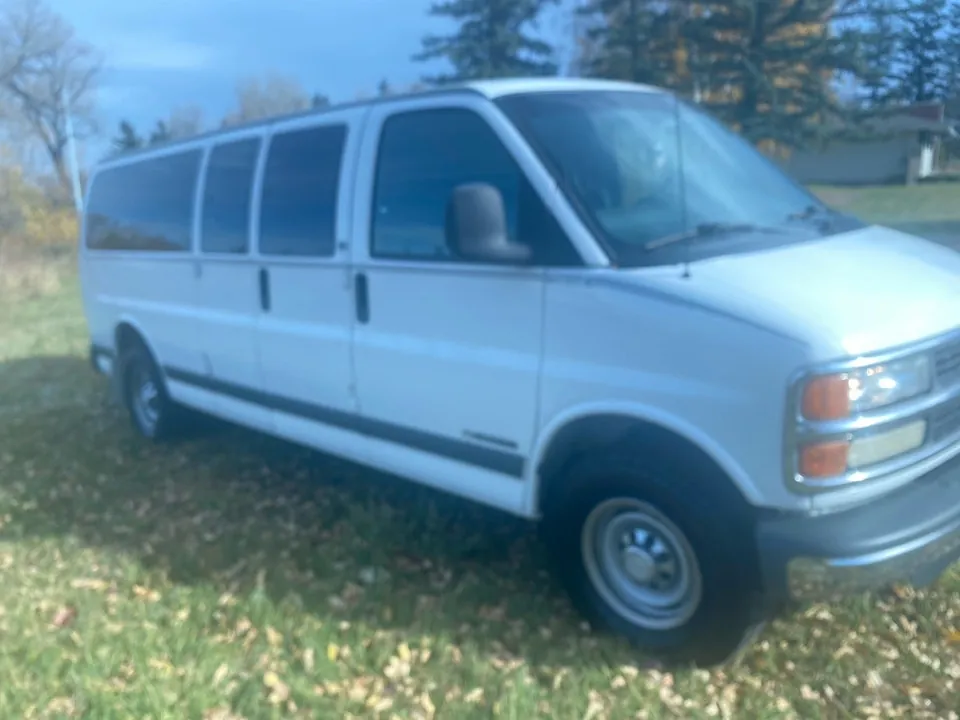 Chevrolet Van 2001 photo 2