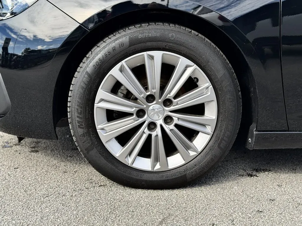 Peugeot 308 2020 photo 3