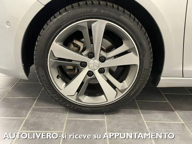 Peugeot 308 2015 photo 5