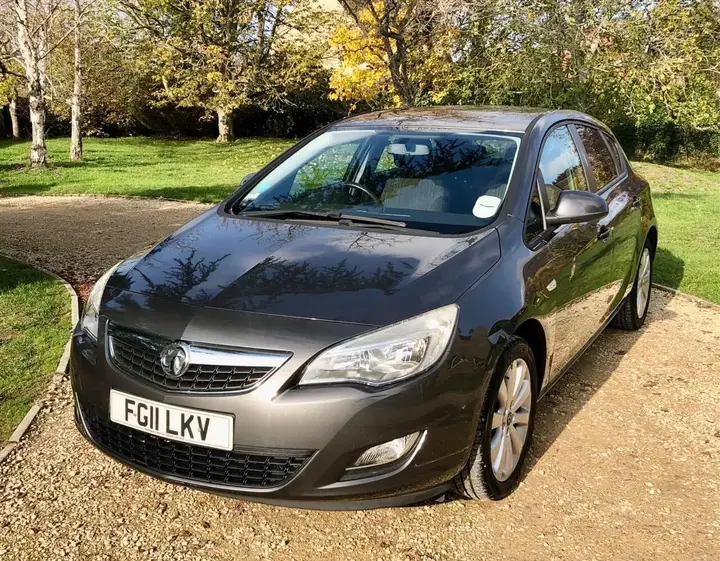Vauxhall Astra 2011 photo 5