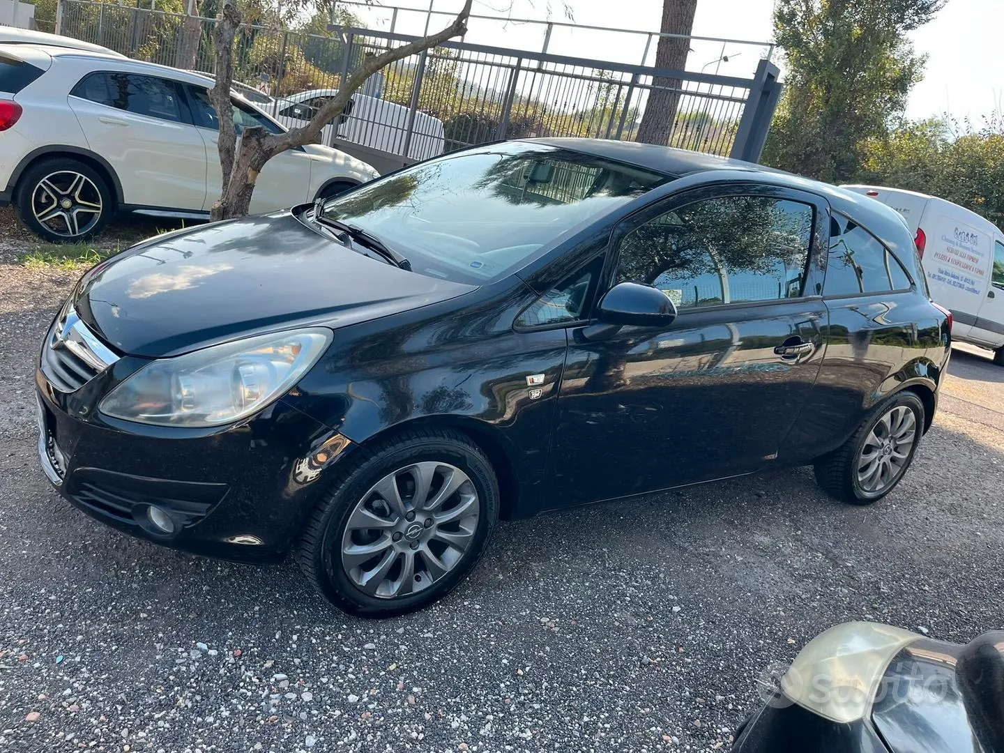 Opel Corsa 2011 photo 2