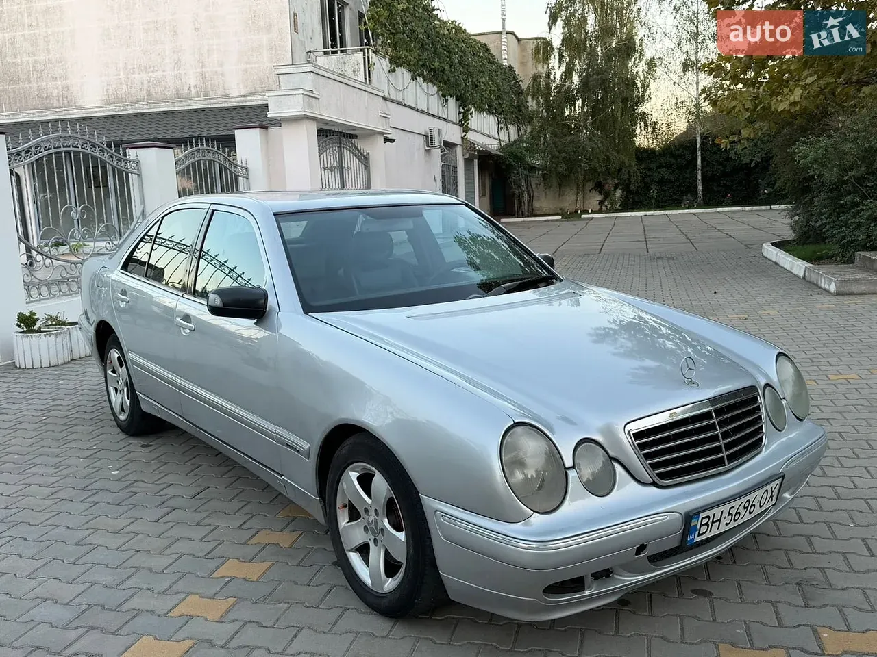 Mercedes-Benz E-Class 2001 photo 3