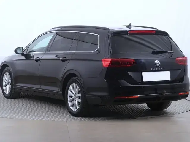 Volkswagen Passat Variant 2021 photo 3