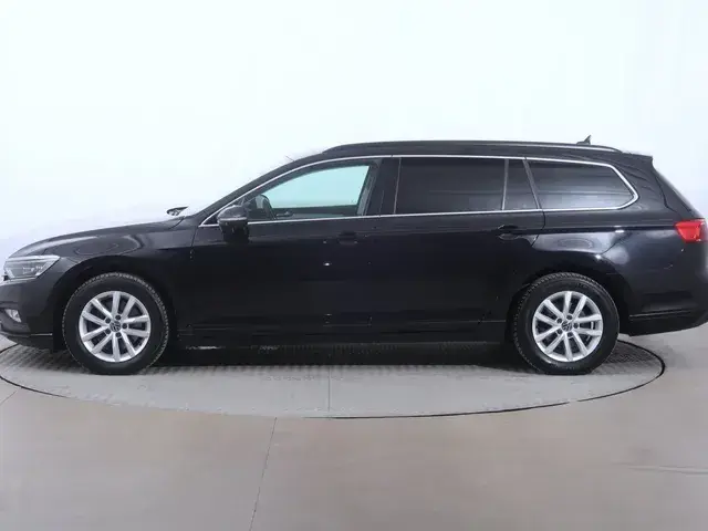 Volkswagen Passat Variant 2021 photo 2