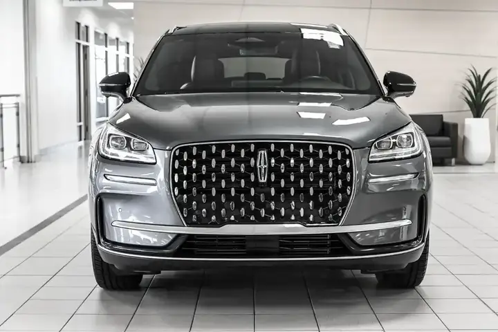 Lincoln Corsair 2023 photo 2
