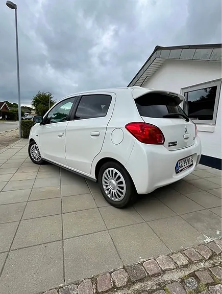 Mitsubishi Space Star 2015 photo 2