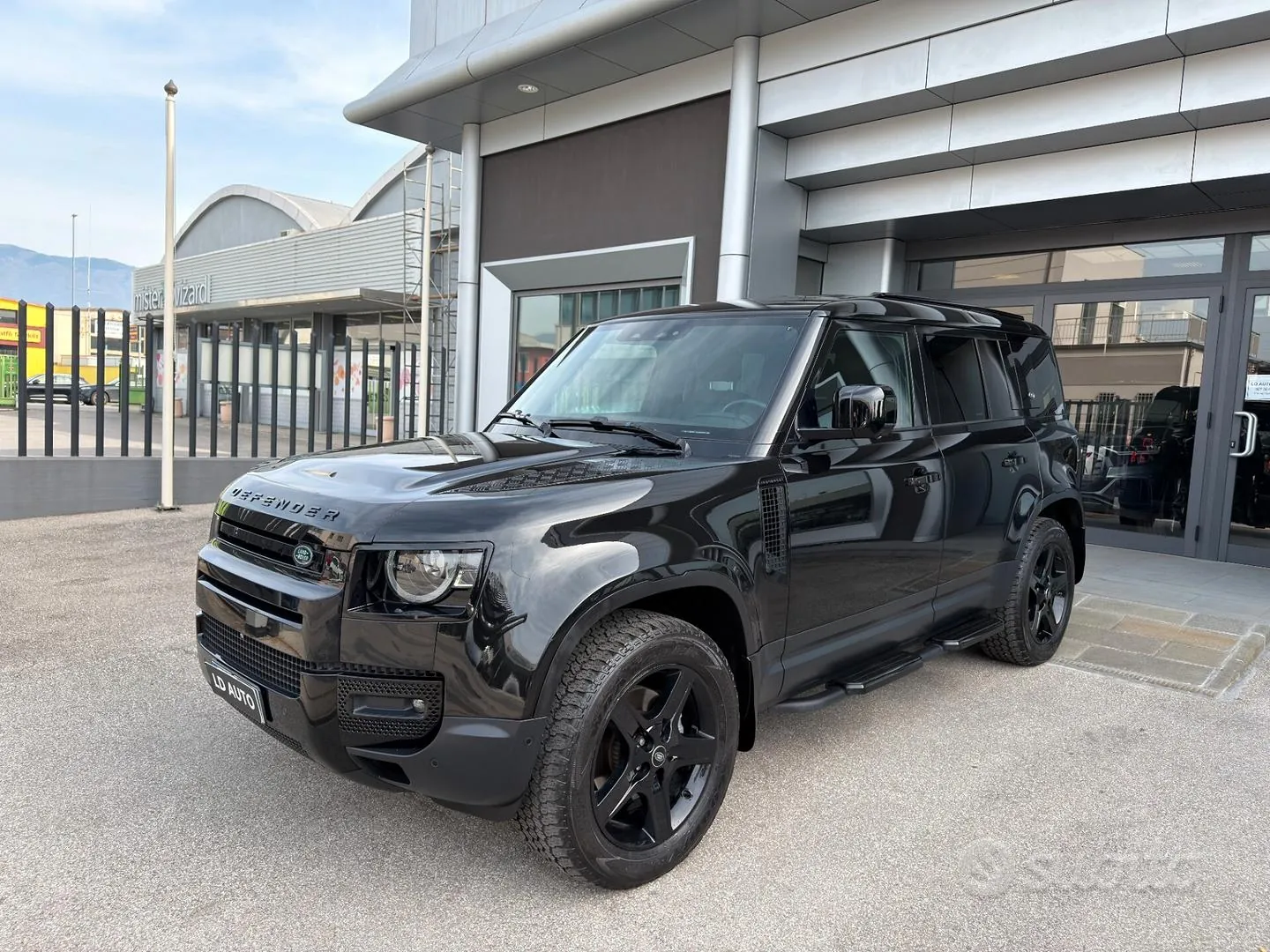 Land Rover Defender 2022 photo 2