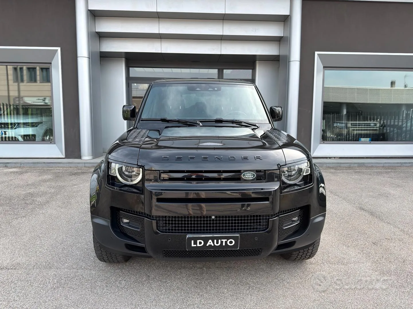 Land Rover Defender 2022 photo 3