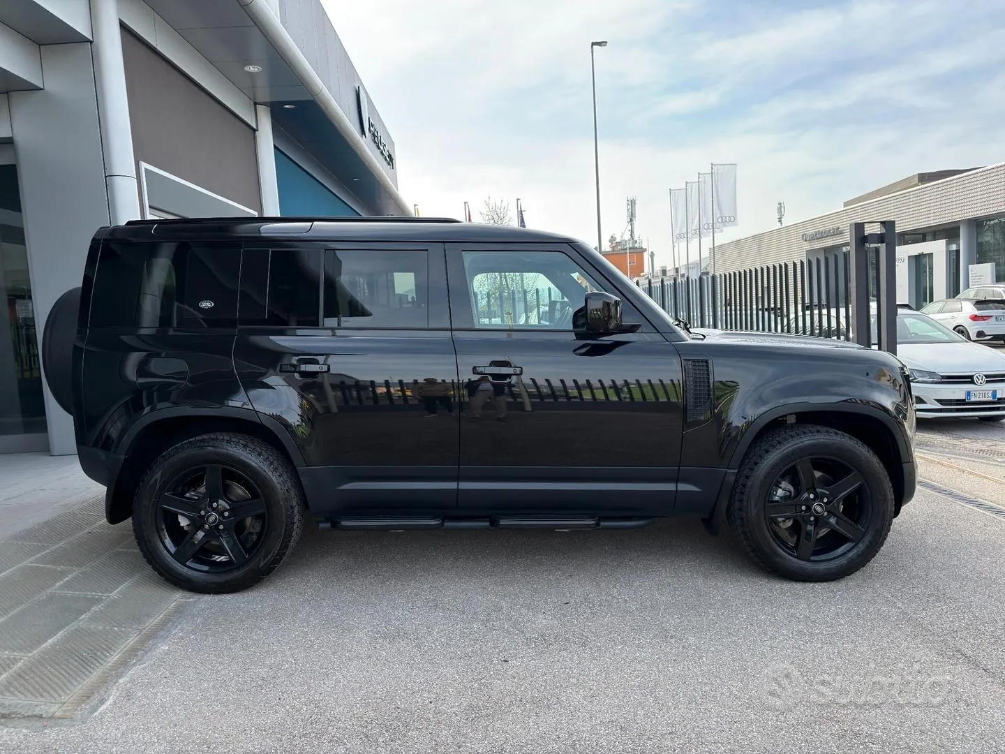 Land Rover Defender 2022 photo 4