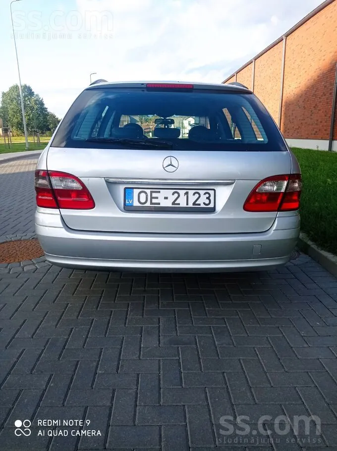 Mercedes-Benz E220 2003 photo 4