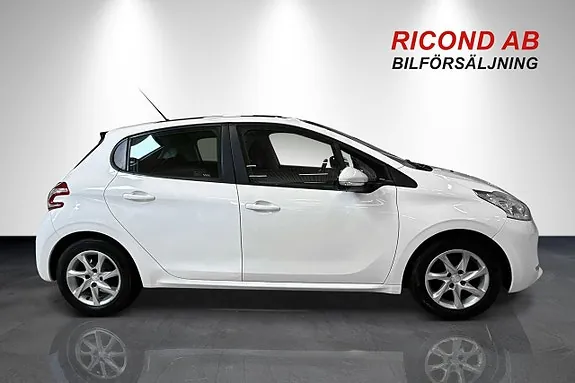 Peugeot 208 2014 photo 2
