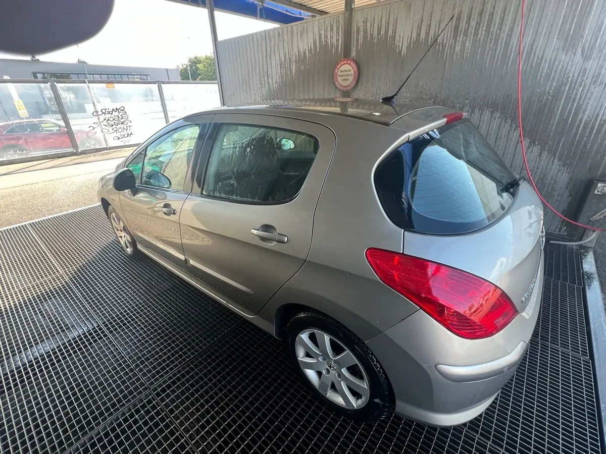 Peugeot 308 2010 photo 2